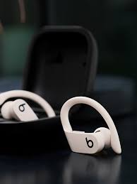 Powerbeats 3 Vs Airpods Which You Should Buy In 2020 Earbuds Best Bluetooth Headphones Workout Headphones