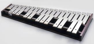 As you advance, the standard is to play the glockenspiel standing. Glockenspiel