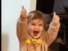 Criança Fazendo Joinha: Meme Divertido com Rato Tirando Selfie