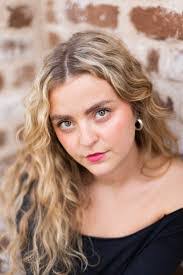 Alisa Bloom's Instagram, Twitter & Facebook