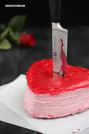 Der kuchen sieht so sehr hübsch aus und ist auch sehr lecker, aber auch ein wenig zeitaufwendig. Blutendes Herz Kuchen Bleeding Heart Cake Oder Blutiger Herzkuchen Nicest Things