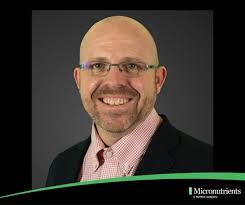 Brad Devries's Instagram, Twitter & Facebook