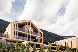 Galindo, michelle (2009), chalet architecture and design, braun architecture ag. A Luxury Modern Chalet Has A Pool For Each Of Its Suites