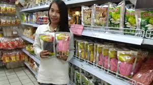 Pisang crispymakanan khas kamal yang jarang di produksi di area ketanggungan, oleh karena itu hal ini dapat membuat orang penasaran akan rasanya dan akan mencoba memakannya dengan cara membeli dari produk kami. Keripik Pisang Dibalur Coklat Bermodal Rp 7 5 Juta Raup Omset Puluhan Juta Tribun Jambi