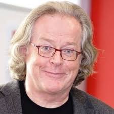 🦉 Angriff der Killerhörnchen 03 🐿 Eine Nestbaumeisterin wird wütend  #eichhörnchen #squirrel #squirrelsofinstagram #nestbau #nestbuilding  #ardillas #wildlife