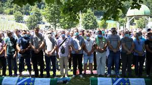 Mehrere tausend muslimische männer und jungen werden von der armee der republika srpska (vrs, für vojska republike srpske) getötet. Das Massaker Von Srebrenica Die Appelle Von Papst Johannes Paul Ii Vatican News