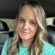 Tara Lin's team at Best Friends Pet Care is hiring a data scientist with  1-2 years of experience and a focus