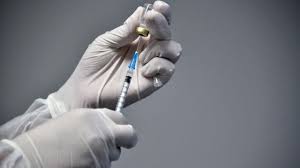 .astrazeneca, l'ema si esprime sull'eventualità di mixare le dosi somministrando un trattamento già ricevuto la prima dose di astrazeneca riceveranno un trattamento diverso per la loro seconda dose. Bc P Ofz9urukm