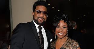 See gladys knight & the pips pictures, photo shoots, and listen online to the latest. Gladys Knight Flaunts Her Deep Cleavage In Red Chic Dress In Front Of 2 Red Lavish Cars Inter Reviewed
