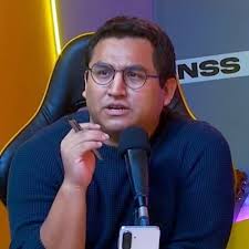 Javier Cercas en @el_pais: -"El Vargas Llosa público —el Vargas Llosa  político— oscureció al Vargas Llosa creador, como a su modo le ocurrió a  Victor Hugo". -"Tardará mucho tiempo en nacer, si