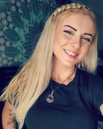 Therese Marshall's Instagram, Twitter & Facebook