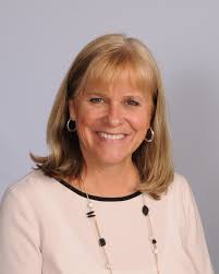 The SLE Media Center has a new look! Thanks to support from our PTO, new  murals now brighten the space for our students. PTO president Kate Delaney,  SLE principal Belinda Atkins, and