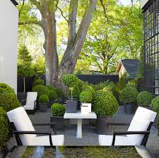 Gorgeous garden and front yard landscaping ideas that help highlight the beauty and architectural features your house. 21 Boxwood Landscaping Ideas 2021 Boxwoods For Front Yard And Backyard