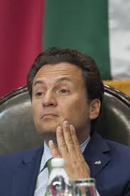 VIDEO: Supuesto funcionario de Pemex da dinero a Rafael Caraveo,  exsecretario técnico del Senado