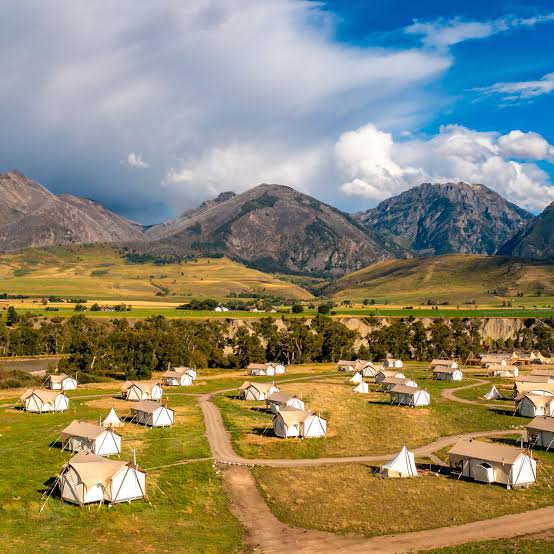 33 Best Places to Stay In Yellowstone National Park (And Close By) | Condé  Nast Traveler