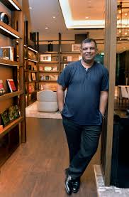 Siapakah chloe, wanita yang menjadi istri tony fernandes? Tony Jokes About Killing Himself If You Mention Bts Blackpink Redpink Or Whatever Pink