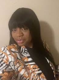 Elisa Gee's Instagram, Twitter & Facebook