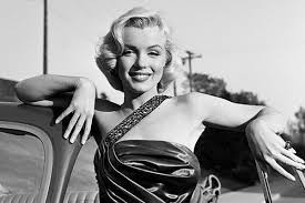 Famous for playing comedic blonde bombshell characters. Lyubimyj Avtomobil Merilin Monro Ford Thunderbird 1955 Goda Ford Ac