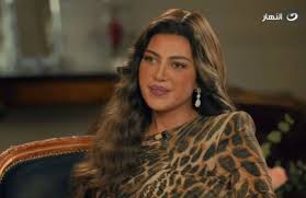 خرجت الإعلامية المصرية، بوسي شلبي، عن صمتها، وردت على الفنانة المصرية، ياسمين عبد العزيز، بعد الأزمة التي نشبت مؤخرا، عندما استضافت الأولى الفنانة ريهام حجاج، زوجة محمد. Eikbyp9h Kslhm