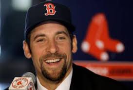 Longtime Braves pitcher Smoltz signs with Red Sox