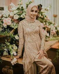 Nah, kalau gaya empire ini punya akses tersembunyi di bagian tengah melintang. Model Baju Kebaya Modern Berjilbab Cantik Dan Modis Model Kebaya Modern Berjilbab Untuk Wisuda Model Kebaya Pesta Modern Berjil Wanita Gaun Fashion Gaun Gaun