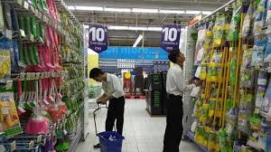 Dibintangi oleh ayu azhari, zainal abidin domba, komeng, robert syarief, rina hasyim, fuad alkhar, iparthok gombong, sasha bunyamin dan masih banyak lagi, sinetron ini sukses meraih kepopuleran. Hypermart Beri Peluang Magang Untuk Siswa Smk Tribun Jambi