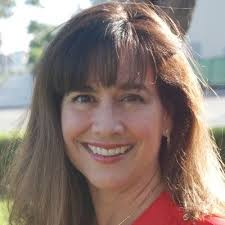 Lisa Hain's Instagram, Twitter & Facebook