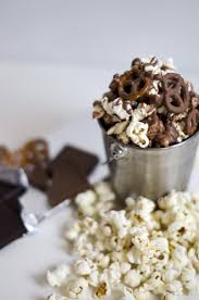 Sgranocchiare pop corn è un'attività golosa e divertente. Pop Corn Al Cioccolato Ancora Piu Gustosi Diy Moose Munch