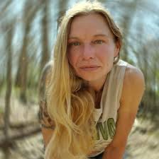 Annie Trent's Instagram, Twitter & Facebook