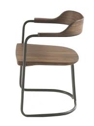 Découvrez notre vaste gamme de chaises pour votre salon et votre bureau. Chaise Avec Accoudoir Riva 1920 Tubular Design Jamie Durie