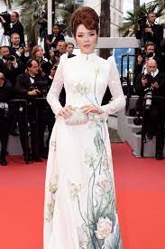 Lý nhã kỳ kể chuyện đi cannes và những điều chưa biết về thảm đỏ danh giá. Ly Nha Ká»³ Chieu Tro Táº¡i Cannes Khong Táº¡o Nen Ä'áº³ng Cáº¥p