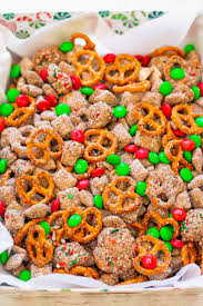 Now, celebrity chef paula deen shares her secrets for transforming ordinary meals into memorable occasions in cooking with paula deen. Easy Christmas Crack Recipe Saltine Toffee Averie Cooks