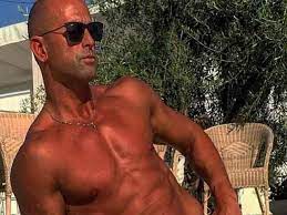 Poraccio sto bettarini, non riesce nemmeno a trovare un'argomentazione valida per difendersi. Stefano Bettarini Biografieppiu