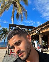 Larry Muñiz (@larry_joel24) • Instagram photos and videos