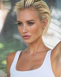 Nicole Whalen's Instagram, Twitter & Facebook