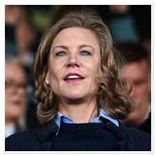 Photo from last Sunday, Mac Allister has a word with BDB after a corner...