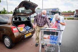 Aan je gezicht en de voorkant van het mondkapje zitten terwijl je het draagt. Winkelen Tanken En Borrelen Met Een Mondkapje Hoe Werkt Dat In Duitsland Enschede Tubantia Nl