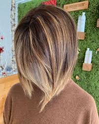 Capelli a caschetto, i look più belli. Caschetto Lungo Scalato Mosso O Con Frangia Il Taglio Capelli Piu Amato