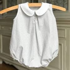 La Barboteuse Du Dimanche Apres La Messe Modele Barboteuse Bebe Vetements De Bebe Modeles Patron Couture Bebe