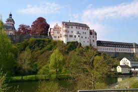 Durch die professionelle vermarktung ihrer immobilie in weilburg und umgebung sorgen wir dafür, dass ihr haus in gute hände kommt. Unterkunft Apartment Am Weilburger Schloss Wohnung In Weilburg Gloveler