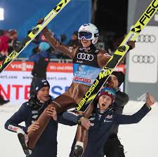 Although we're definitely watching his events and in awe of his skill,. Historischer Sieg Kamil Stoch Gewinnt Alle Springen Der Vierschanzentournee Stern De