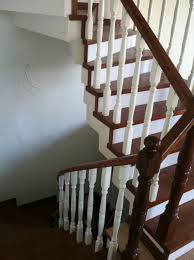 Ev tipi, çatı tipi veya portatif merdiven fark etmeksizin kaliteli yapıları ile tüm modeller tekzen farkını sunmaktadır. Ahsap Merdiven Modelleri Ahsap Kupeste Modelleri