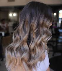 Le schiariture sui capelli castani: Balayage Capelli Castani 2020 Cos E Come Si Fa E Le Foto Piu Belle
