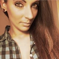 Heather Loucks's Instagram, Twitter & Facebook