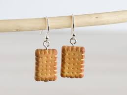Boucles D Oreilles Fantaisie Avec Ces Petits Biscuits Au Beurre Boucle D Oreille Boucles Bijoux Fimo