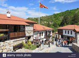Principali partner della svizzera in macedonia del nord: Esegui Il Download Di Questa Immagine Stock Case Tradizionali Macedone Village Resort Gorno Nerezi Skopje Regione Di Skopje Casa Tradizionale Resort Case
