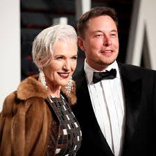 394 days since elon musk promised to get rid of most possessions and live without a home. Maye Musk Mutter Von Elon Musk Im Interview Uber Sohn Und Familie Manager Magazin