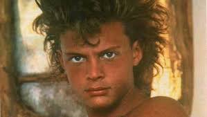 Luis miguel , la serie, causó gran furor entre los usuarios de netflix por mostrar la vida del cantante y reavivar la en la nueva temporada, veremos la etapa más joven del hermano menor de luis miguel. Las Transformaciones Mas Sexys De Luis Miguel De Nino Tierno A Papacito Vidamoderna Com