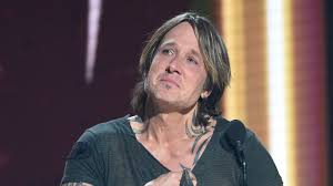 CMA Awards: Keith Urban wins Entertainer of the Year, wipes away tears