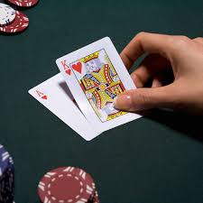After each player is dealt with five cards a round of betting occurs. How To Play 2 Card Poker At A Casino